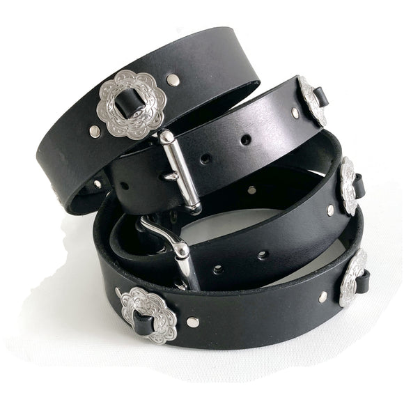 Black leather belt w concho