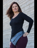 model with waist bag